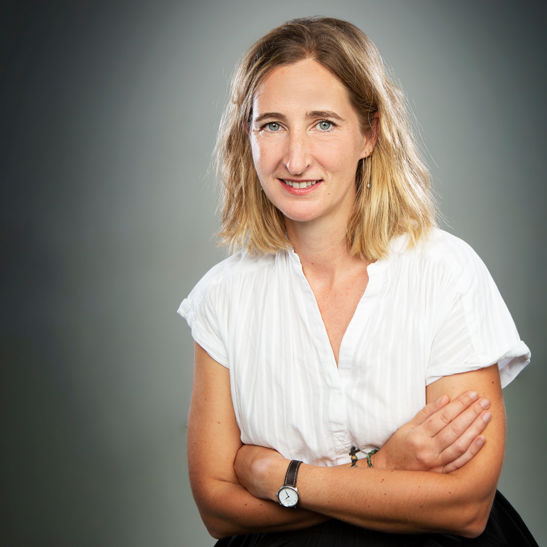 Juliette Neouze, finance & HR consultant and executive coach, studio portrait